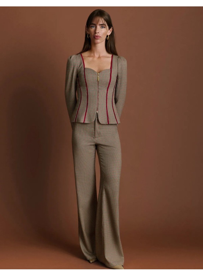 Straight-leg pants in brown and maroon houndstooth