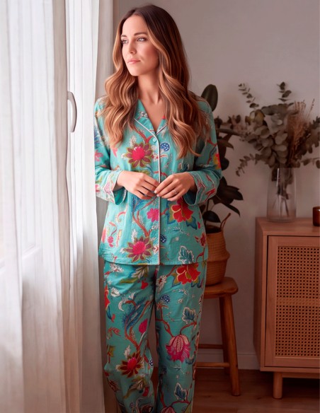 Pijama artesanal de algodón turquesa con estampado floral – 3 piezas