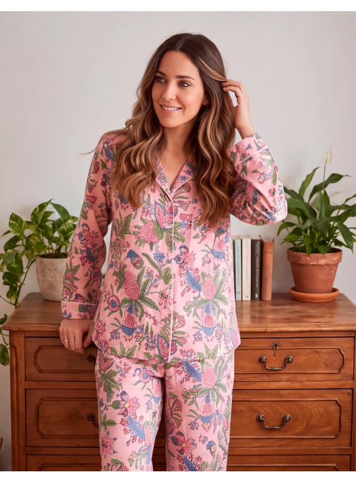 Délicat, romantique et particulièrement joli. Ce pyjama rose pour femme de la marque INVITADISIMA Sleepwear
