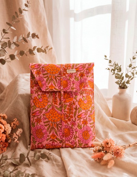 sac : Pyjama artisanal en coton rose et orange à motifs floraux