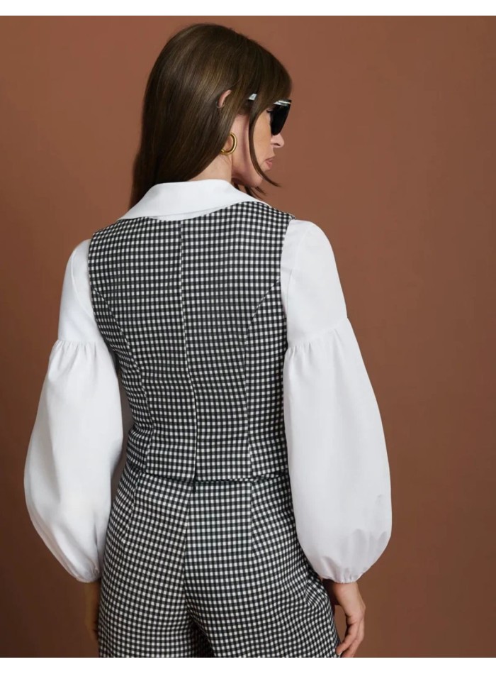 Fitted top in black-and-white flat-knit fabric