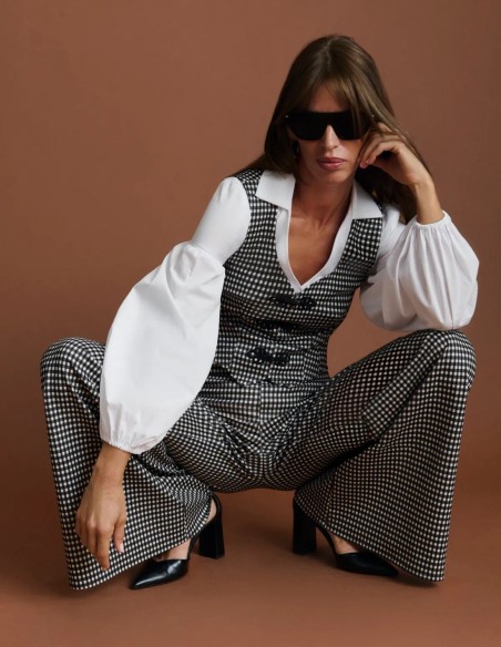 High-waisted long pants made of flat-knit fabric