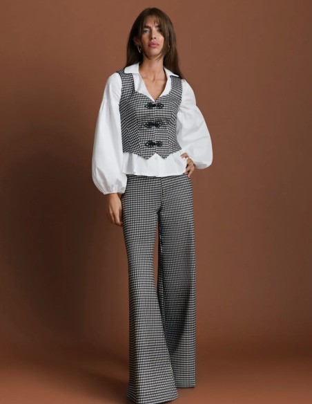 High-waisted long pants made of flat-knit fabric