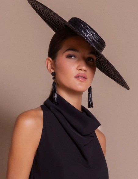 Raffia headpiece with an asymmetrical brim and a braided crown