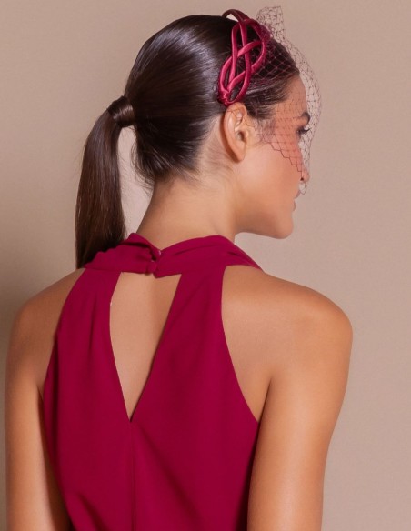 Diadème pour invitée, couleur grenat, en satin tressé et voile