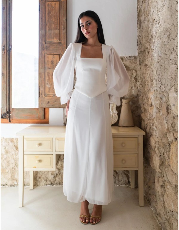 Ensemble blanc en mousseline et crêpe, composé d'une jupe...