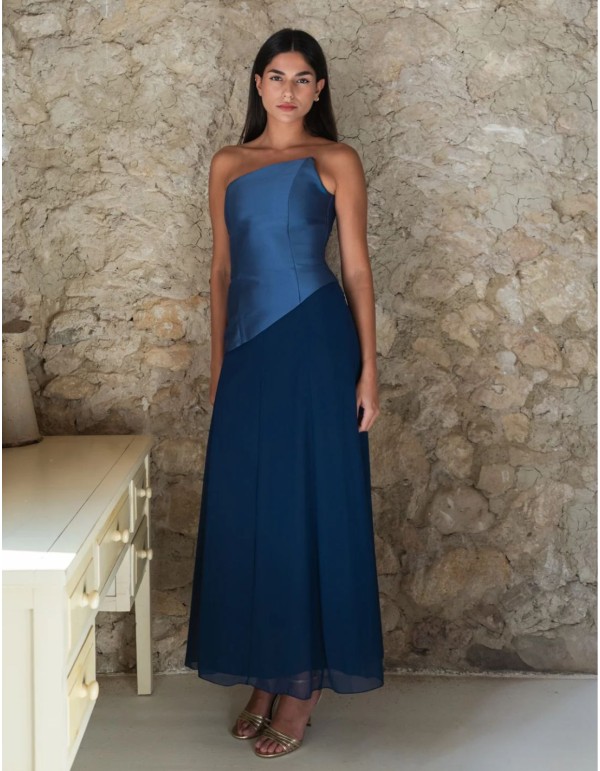 Conjunto azul de gasa y mikado con falda de quillas y top asimétrico