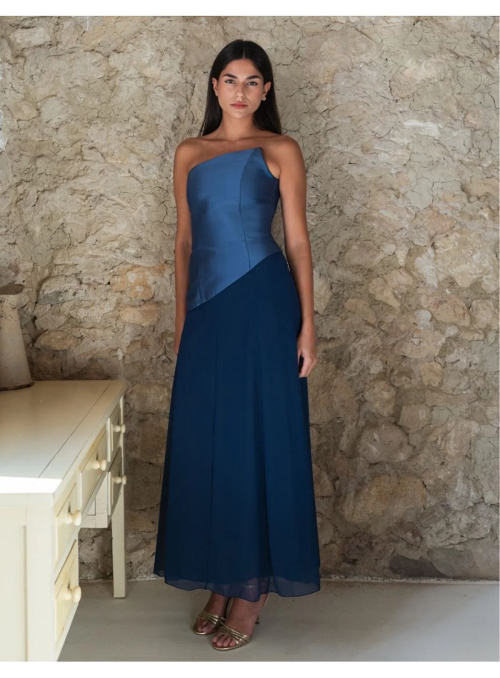 Conjunto azul de gasa y mikado con falda de quillas y top asimétrico