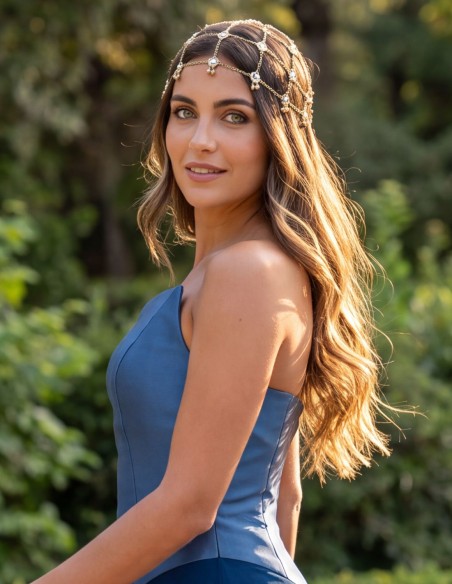Casquete dorado con cristales para invitada