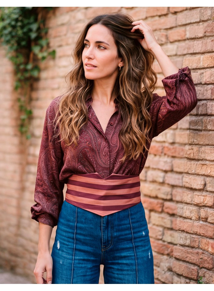The sash is made of 100% cotton and manufactured in Italy.