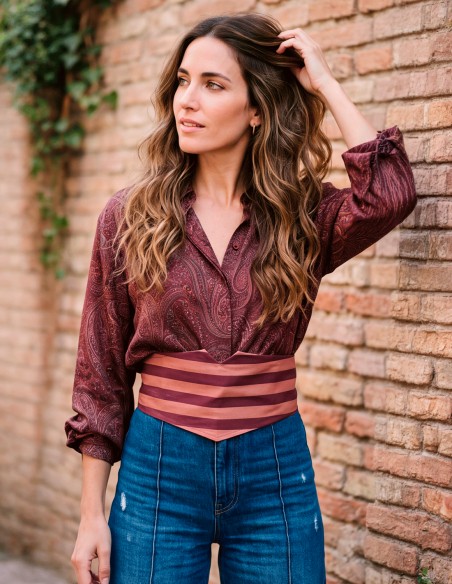 The sash is made of 100% cotton and manufactured in Italy.