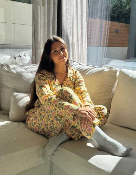 Pyjama artisanal en coton jaune à fleurs roses – 3 pièces