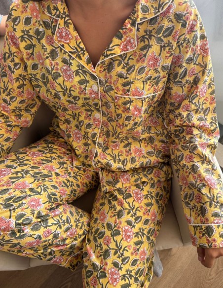 Pyjama artisanal en coton jaune à fleurs roses – 3 pièces