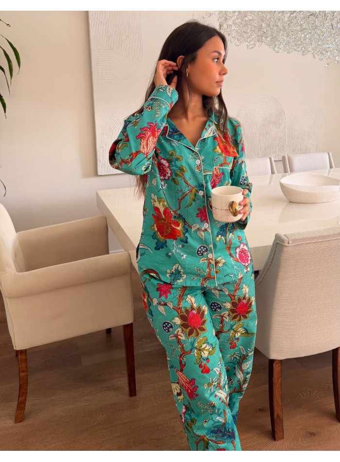 Pyjama artisanal en coton turquoise à motifs...