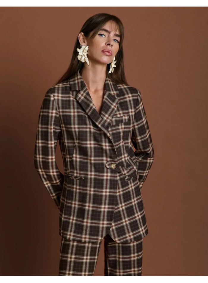 Veste cintrée à la silhouette marquée et à...