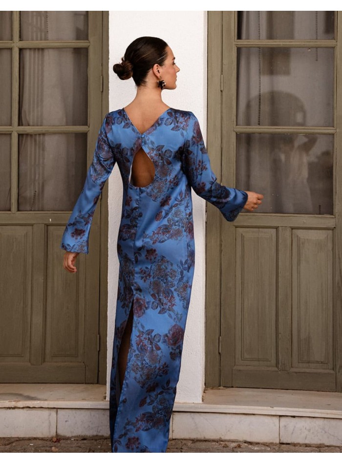 Long dress with a floral print and long sleeves
