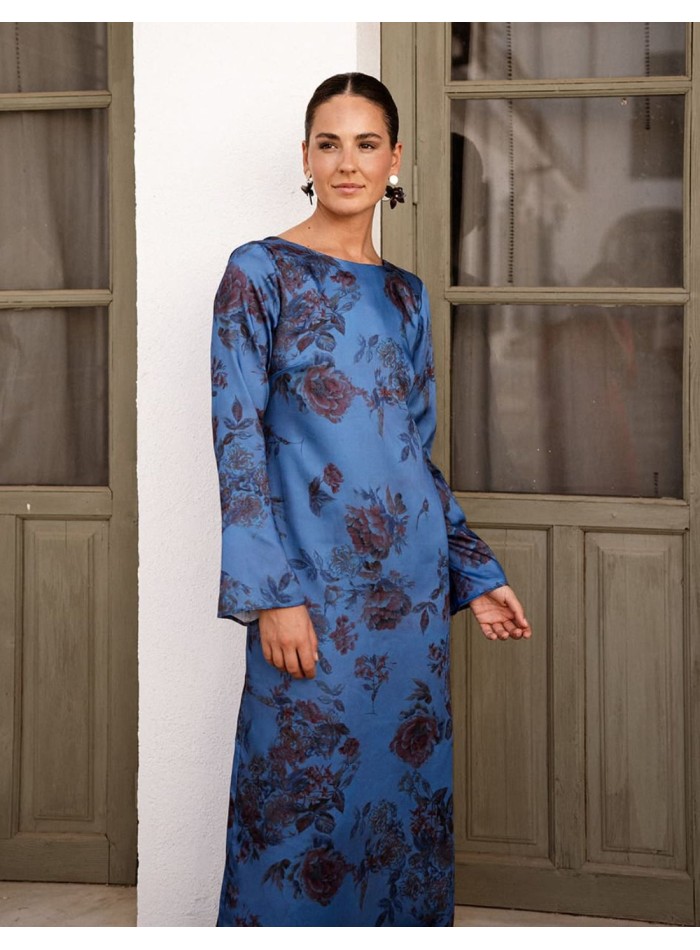 Long dress with a floral print and long sleeves