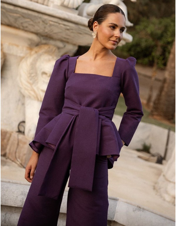 Top peplum morado con escote cuadrado con lazada