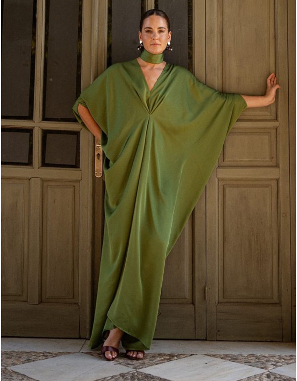 Green kaftan with a V-neck and a choker
