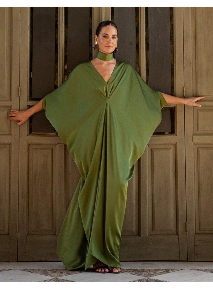 Green kaftan with a V-neck and a choker