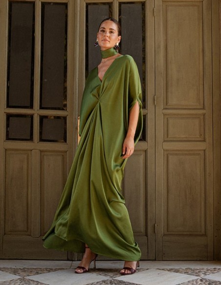 Green kaftan with a V-neck and a choker