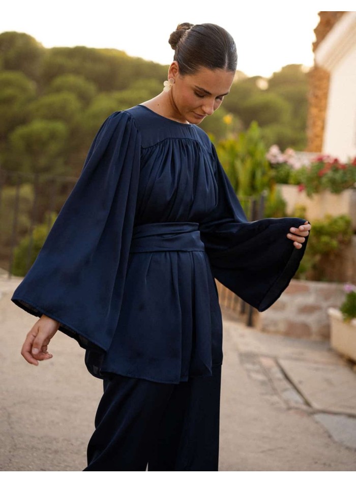 Navy blue loose-fitting long-sleeved blouse...