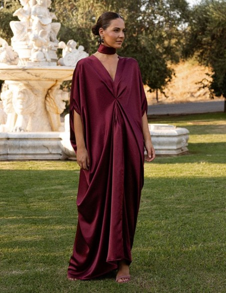 Burgundy kaftan with a V-neck, V-sleeves, and a choker
