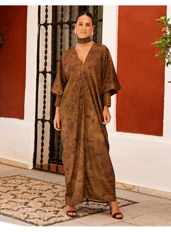 Caftan marron à imprimé floral, avec encolure...