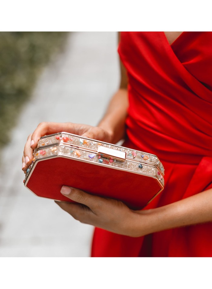 bolso rojo fiesta invitada perfecta