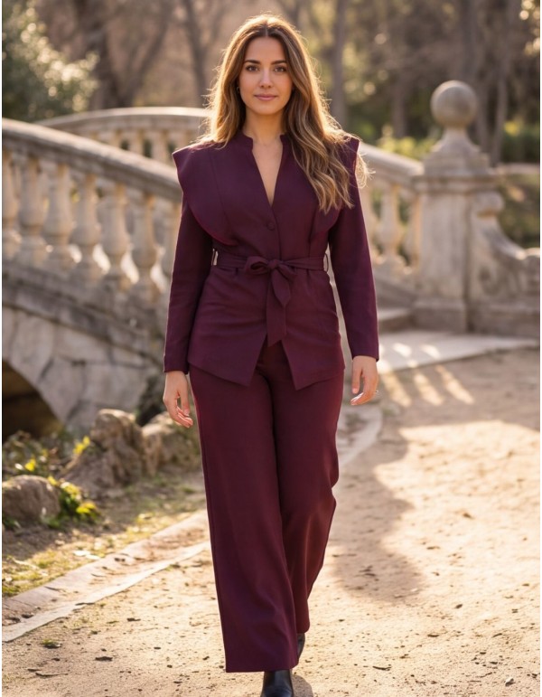 Traje burdeos de dos piezas 2