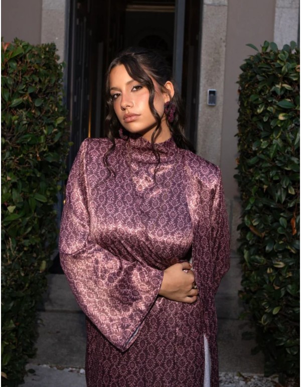 Long kimono imprimé dans des tons de mûre, en tissu fluide 2