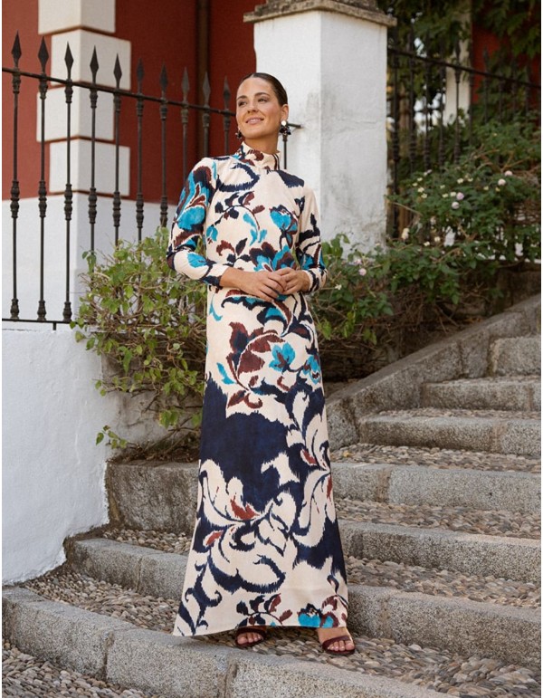 Long dress with a floral print in shades of blue and...