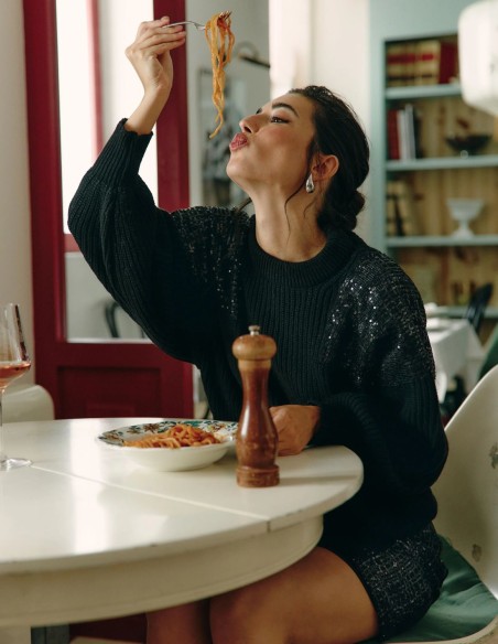 Pull oversize en laine italienne mélangée à du cachemire, orné de paillettes noires