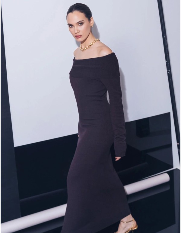 Vestido largo de manga larga ajustada con escote bardot 2