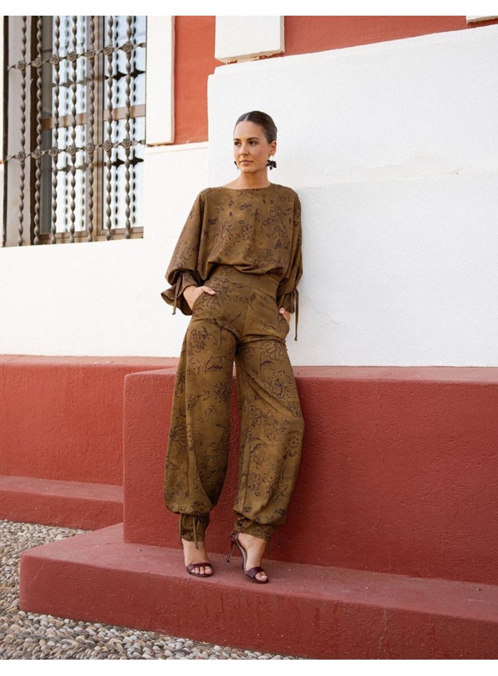Pantalón largo bombacho verde con estampado para invitada