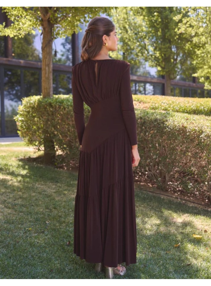 Robe longue marron au design asymétrique et drapée