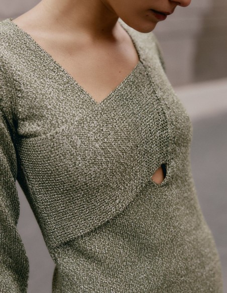 Vestido corto en verde confeccionado en punto con manga larga y escote cruzado
