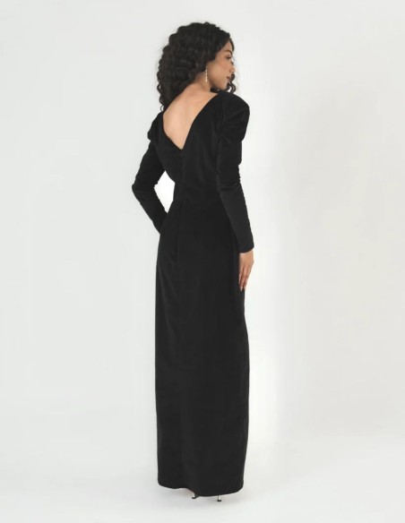 Robe longue classique noire en velours, avec un décolleté en V