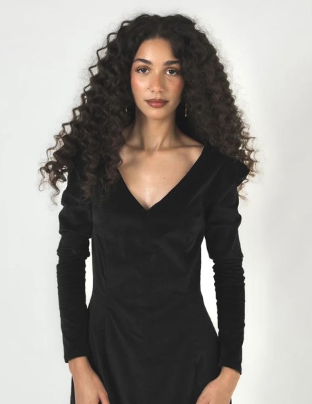 Vestido largo negro en tejido de terciopelo denso