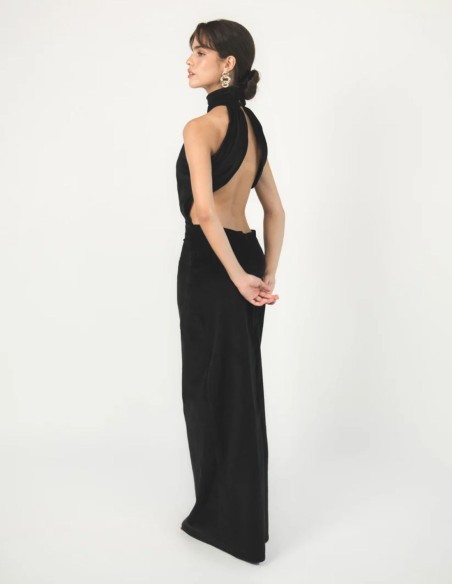 Robe longue noire en velours, avec un col licou et le dos nu