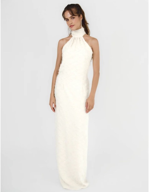 Robe longue couleur crème, avec un col licou et le dos nu