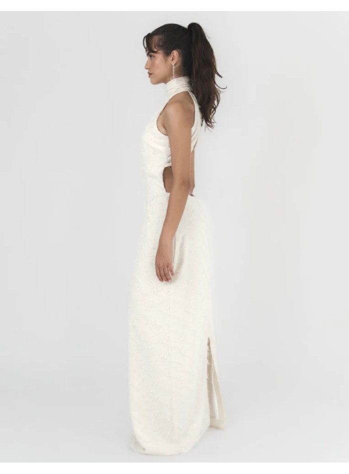 Vestido largo color crema con cuello halter y espalda descubierta para novias civiles