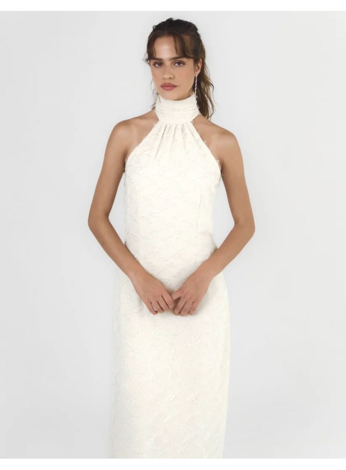 Robe longue couleur crème, avec un col licou et...