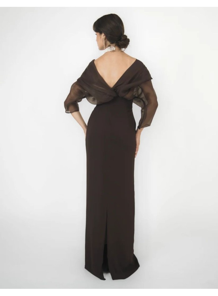 Vestido largo marrón con espalda semi descubierta