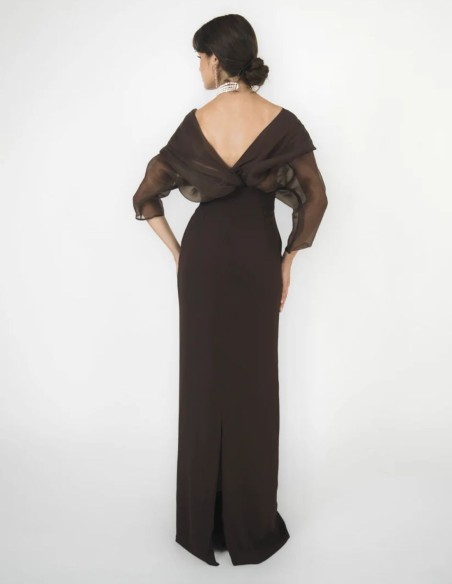 Vestido largo marrón con espalda semi descubierta