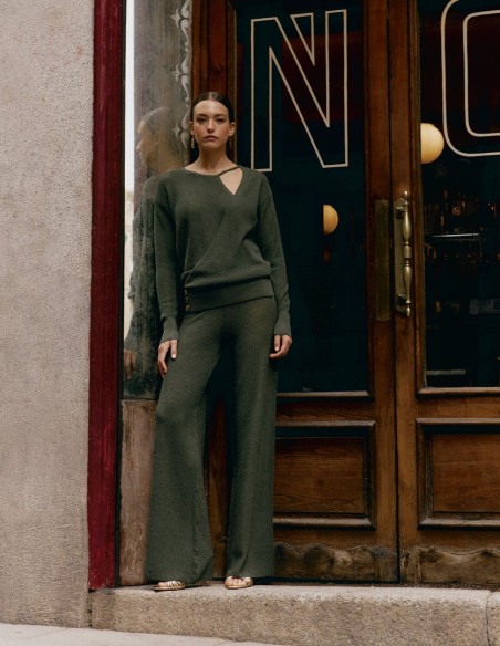 Ribbed sweater with an asymmetrical cutout
