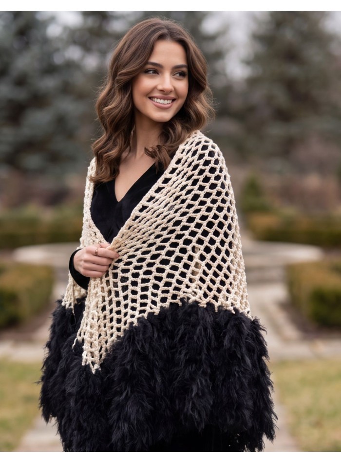 Beige knitted shawl with a black faux-fur trim for a guest