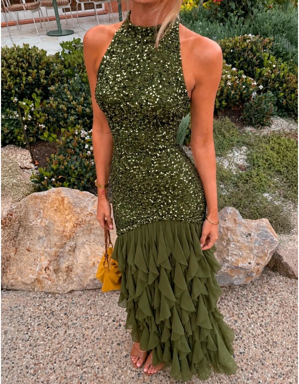 Vestido largo verde oliva de lentejuelas y volantes para bodas de tarde y noche 2