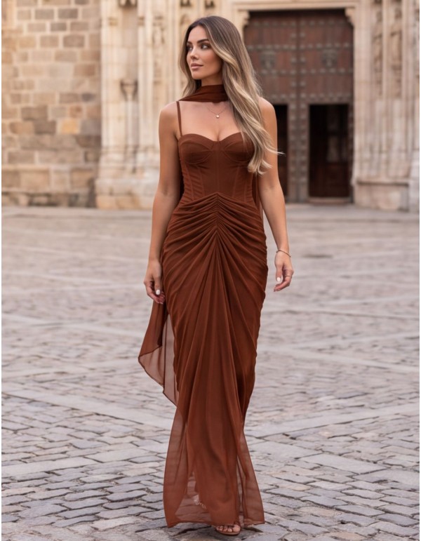 Robe longue couleur caramel à corsage, fines bretelles et étole assortie 2