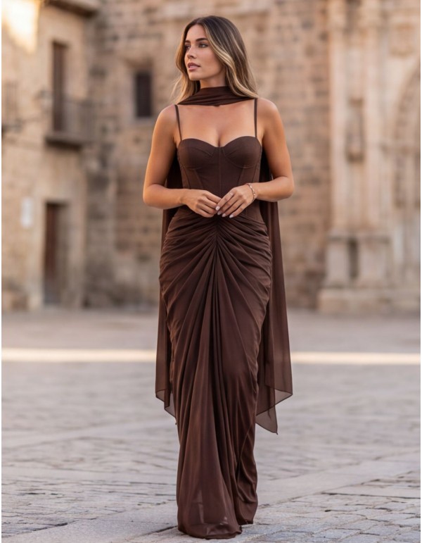 Long chocolate-colored party dress with a strapless neckline and an elegant shawl